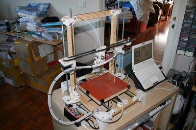 http://1.bp.blogspot.com/-3jXWm3wQf0M/UoY8vLQevUI/AAAAAAAAB3g/5hDYRTL9dvA/s1600/Adapto+diy+3d+printer+with+wood+frame+1.jpg