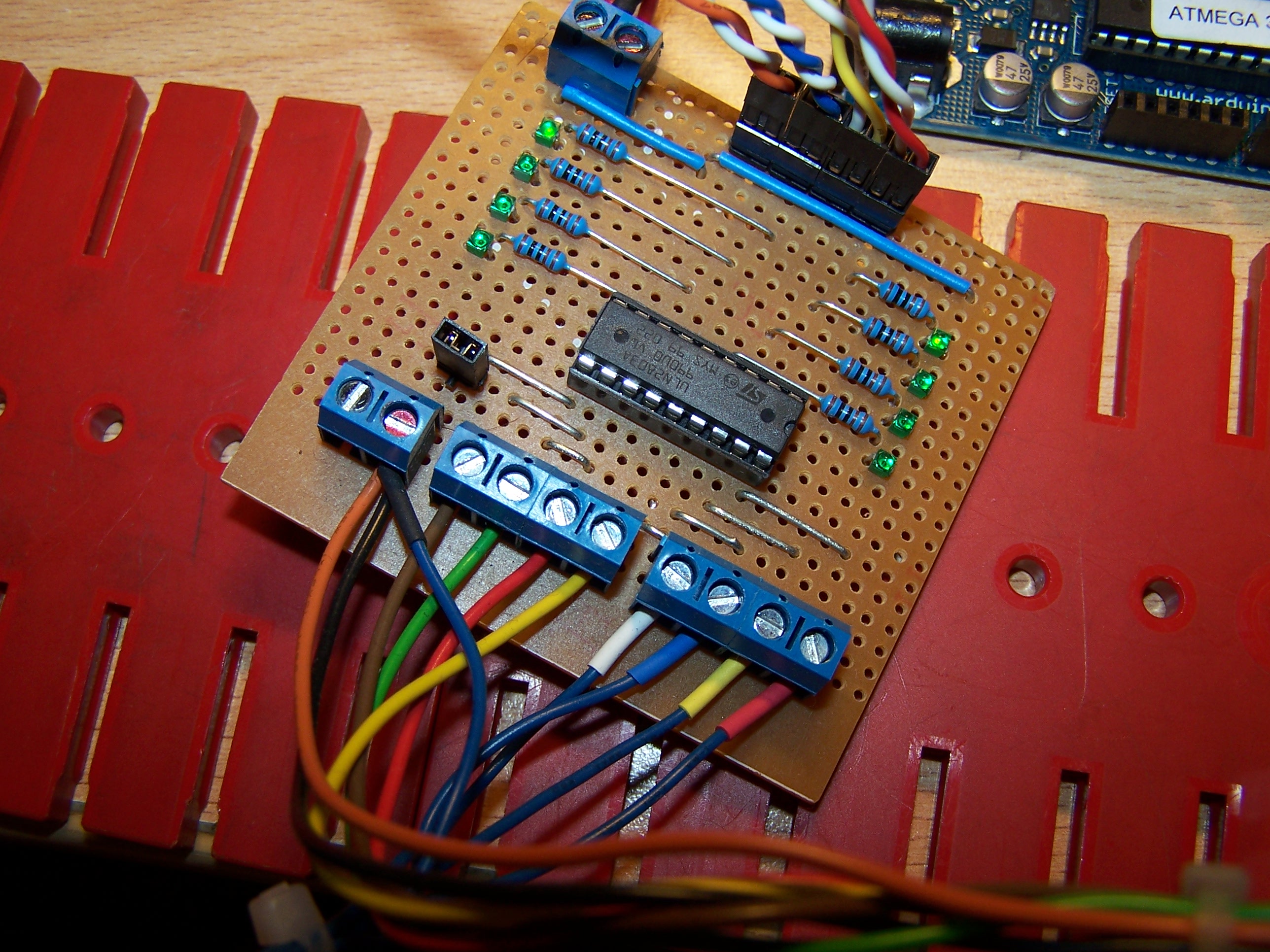 http://hackerspace-ffm.de/wiki/images/Stepper-Driver_ULN2803A_uni-polar.JPG