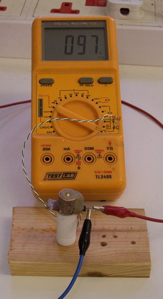 File:ThermoplastExtruder 2 0-setting-cement.jpg