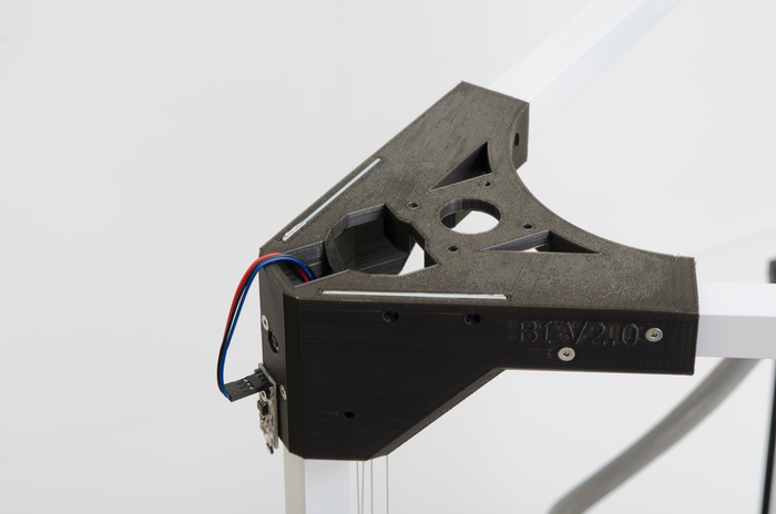 All corners are steel reinforced for maximal rigidity