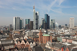 Frankfurter Altstadt mit Skyline 2012-04.jpg