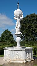Kenilworth Castle Elizabethan Garden fountain east side.jpg