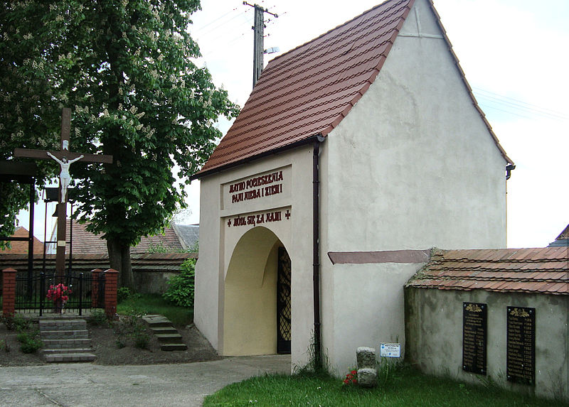 File:!-2010-konradovo-kosciol-brama-abri.jpg