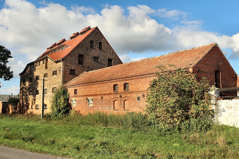 File:!-2013-siedlnica-budynek-gospodarski-abri.jpg