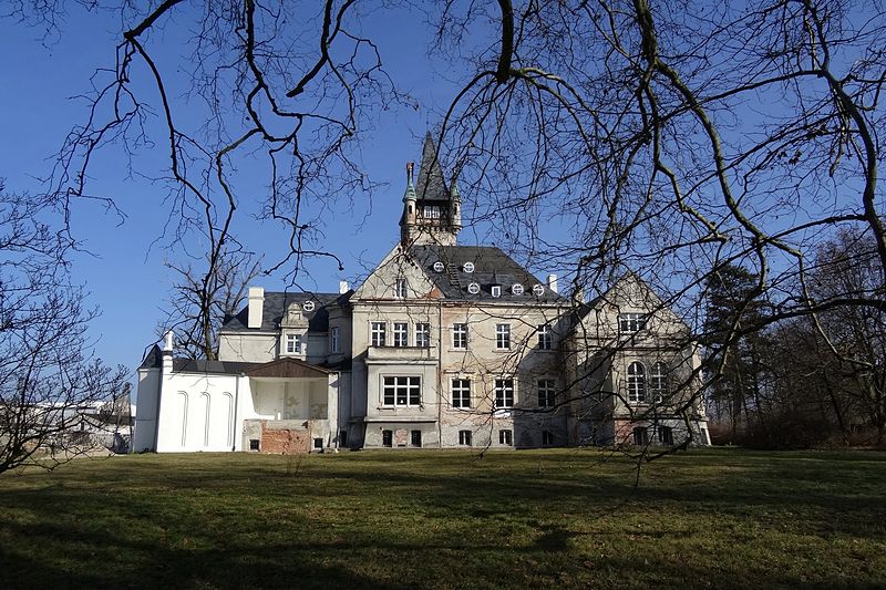 File:!-2014-osowa-sien-palac-abri.jpg