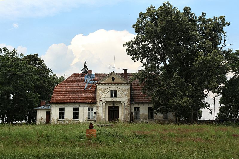 File:!-2014-osowa-sien-dworek-abri.jpg