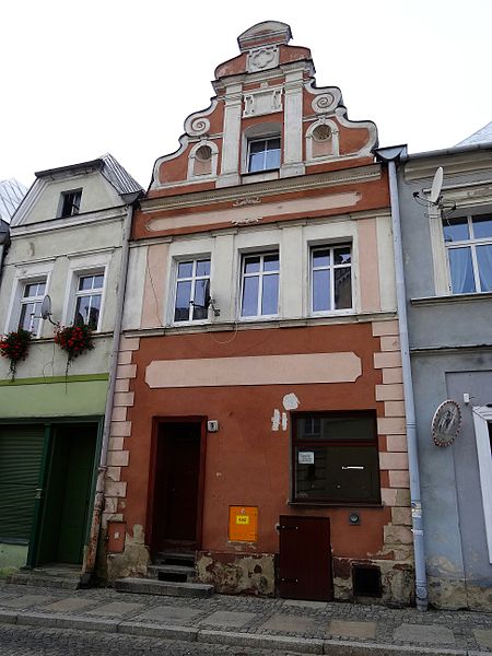 File:!-2014-wschowa-ul-rynek-8-abri.jpg