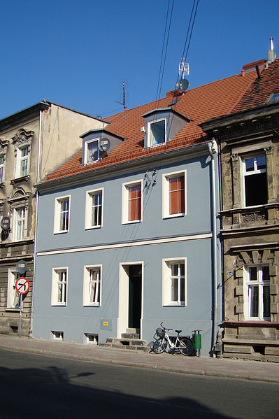 File:!-20141006-wschowa-ul-kostki-14-abri.jpg