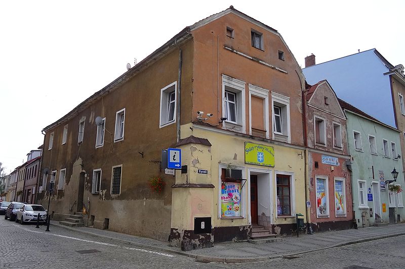 File:!-2014-wschowa-ul-ratuszowa-01-abri-d.jpg