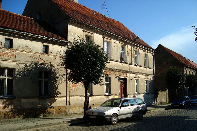 File:!-2012-wschowa-ul-daszynskiego-27-abri.jpg