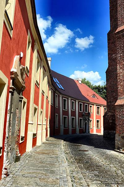 File:!-20130726-wschowa-plac-farny-s3-muzeum-abri.jpg