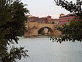 Puente de Piedra desde la ribera.JPG