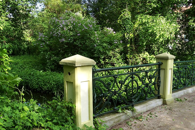 File:!-20100523-jędrzychowice-park-mostek-abri.jpg