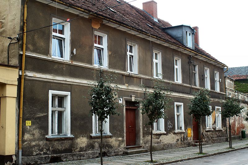 File:!-2014-wschowa-ul-pocztowa-04-06-abri.jpg