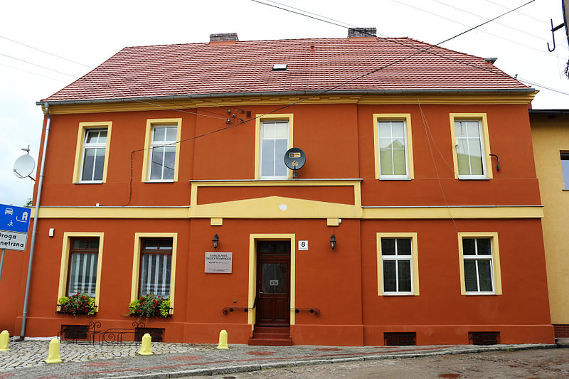File:!-2013-wschowa-ul-strazacka-08-abri.jpg