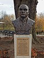 Sculpture of Otto Braun 02.jpg