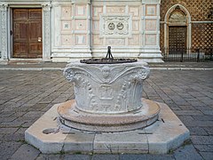 Vera da pozzo in Campo San Zaccaria Venezia.jpg