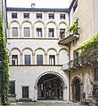 Ca 'd'Oro (Vicenza) - Il cortile.jpg